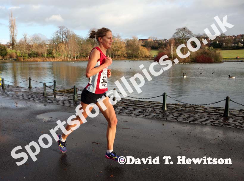 Joasia Zakrzewski (Dumfries) finishing 2nd in the Ronnie Walker Saltwell 10k Road Race, Gateshead. Photo: David T. Hewitson/Sports for All Pics